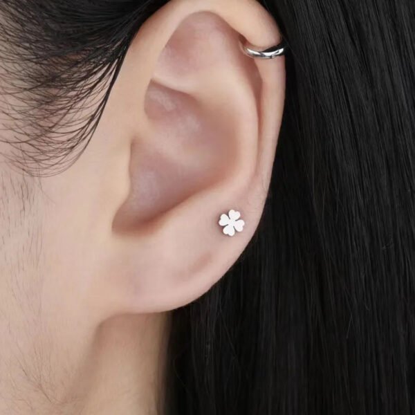 Titanium Alloy F136 G23 Four Leaf Clover Pinecone Inner Tooth Flat Bottom Ear Bone Nail Simple Style Classic Polished Finish