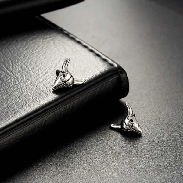 Unisex Titanium Steel Sheep Head Earrings Non-Fading Simple Design Threaded Earrings Suitable for Men and Women